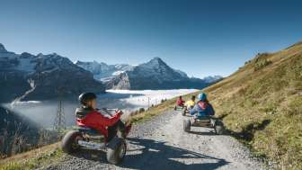 Vista del mar de niebla y el Eiger